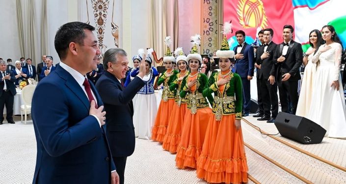 Президент Узбекистана Шавкат Мирзиёев устроил официальный прием в честь визита президента Кыргызстана Садыра Жапарова. 12 марта 2021 года