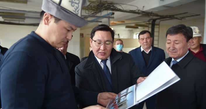 Премьер-министр Кыргызстана Улукбек Марипов в ходе рабочей поездки в Ошскую область осмотрел здания в Араванском районе, где будут располагаться центры обслуживания населения