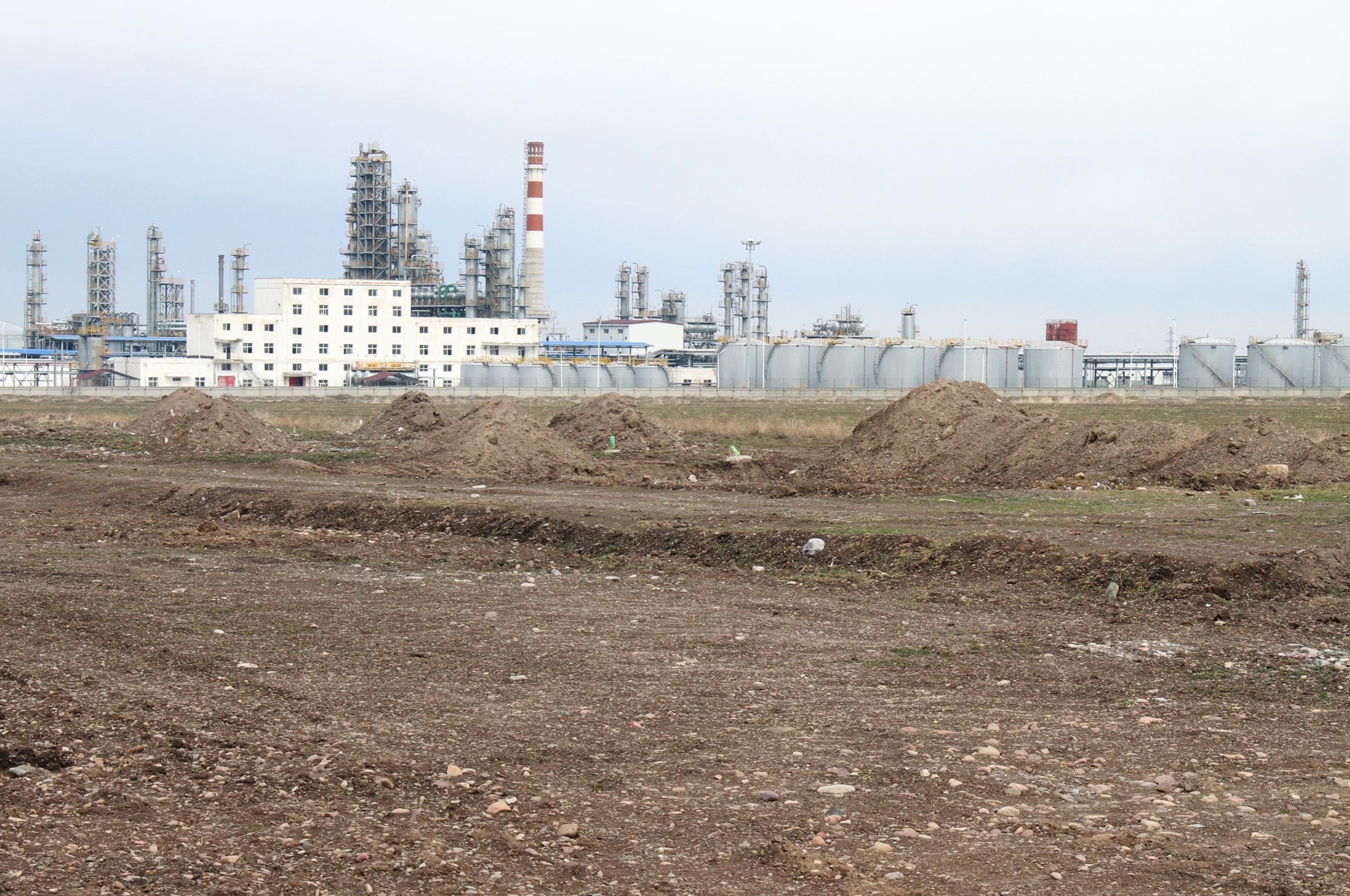 Китайская нефтеперерабатывающая компания Чайна Петроль Компани Жунда разрушает курганный могильник Кара-Балта (VI-III вв.) 