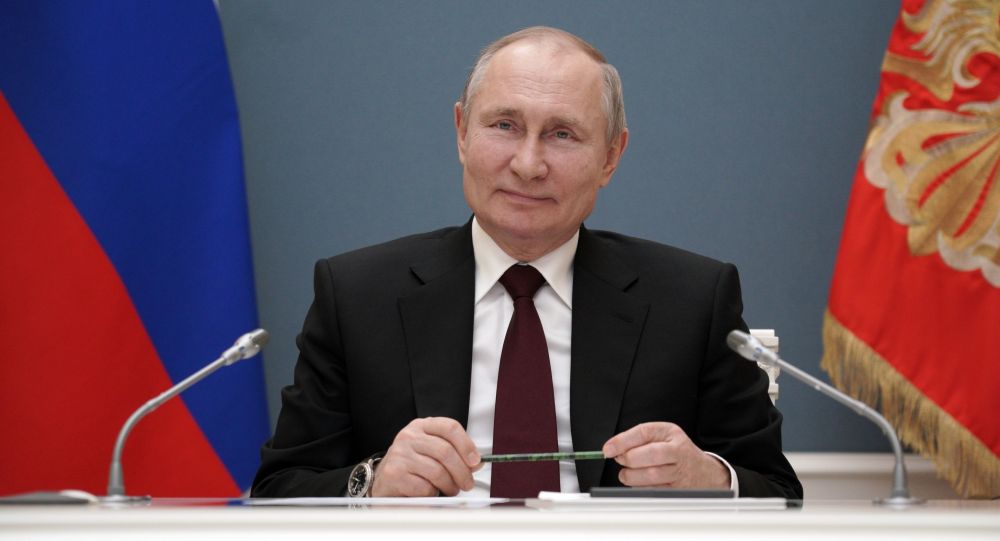 Президент РФ Владимир Путин принимает участие в режиме видеоконференции