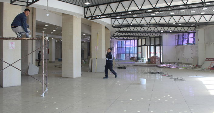 Ремонт в здании торгового центра Эльдорадо в Бишкеке, где планируется открыть центр обслуживания населения Ремонт в здании торгового центра Эльдорадо в Бишкеке, где планируется открыть центр обслуживания населения