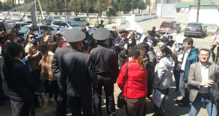 Митинг против руководства МВД в городе Ош, после похищения и убийства Айзады Канатбековой