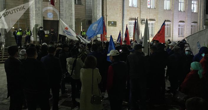 Комиссия полагает. Митинг в ЦИК. Митинг Войле ЦИК 29 11 21 Бишкек. Митинг Коммунистической партии. Митинг в Бишкеке сейчас.