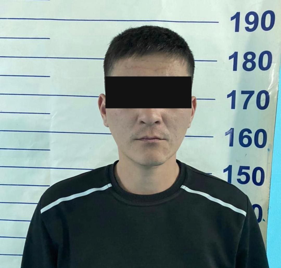 Задержанный подозреваемый в краже и продаже велосипеда в Бишкеке. 15 апреля 2021 года