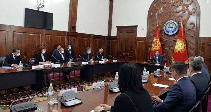 Президент Кыргызстана Садыр Жапаров во время встречи с членами Совета по отбору судей, состав которого был утвержден Жогорку Кенешем