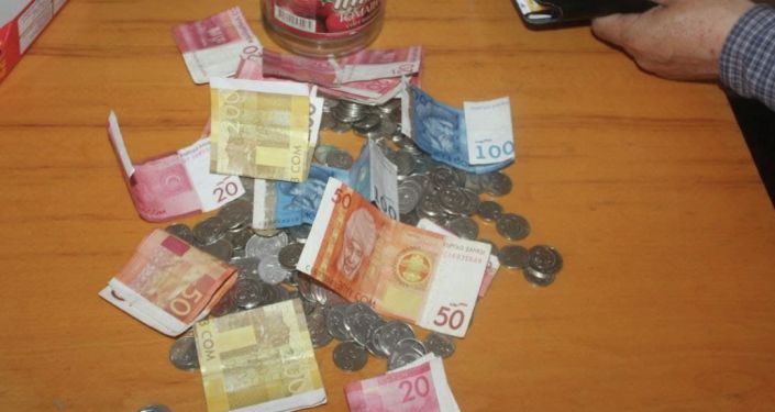 Деньги дестких копилок для пострадавших в ходе конфликта на кыргызско-таджикской границе Деньги дестких копилок для пострадавших в ходе конфликта на кыргызско-таджикской границе
