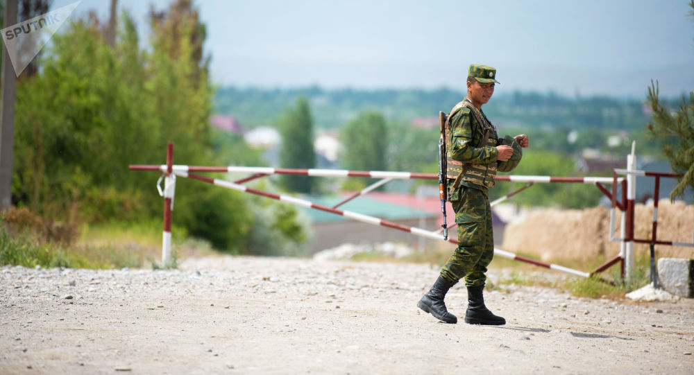 На границе с Таджикистаном жители забрасывали друг друга камнями — ГКНБ КР