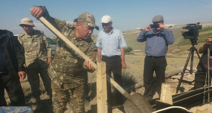 В селе Максат Баткенской области на месте сгоревших жилых домов началось строительство новых В селе Максат Баткенской области на месте сгоревших жилых домов началось строительство новых