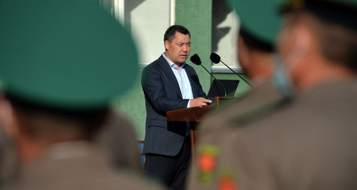 Президент Садыр Жапаров в Оше принял участие в церемонии вручения квартир военнослужащим Министерства обороны и Пограничной службы ГКНБ. 28 мая 2021 года