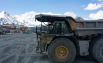 Самосвал горнодобывающей компании Kumtor Gold Company на месторождении Кумтор в Иссык-Кульской области