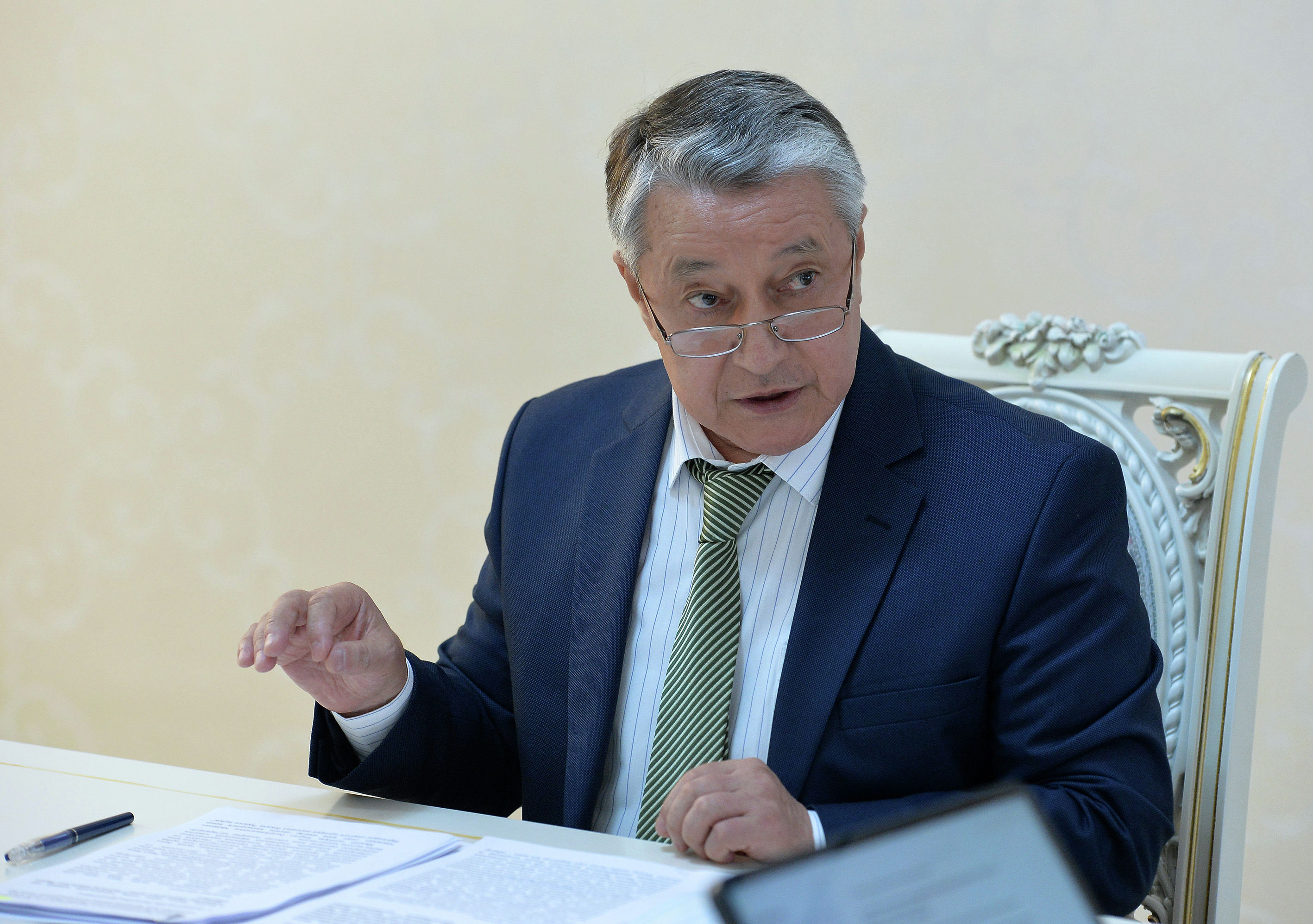 Министр образования и науки страны Болотбек Купешев на встрече с президентом КР. 03 июня 2021 года