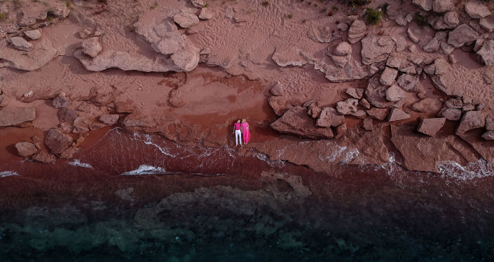 Фотографии представленные на фотовыставке Любовь и искусство в музее изобразительных искусств им. Гапара Айтиева в Бишкеке