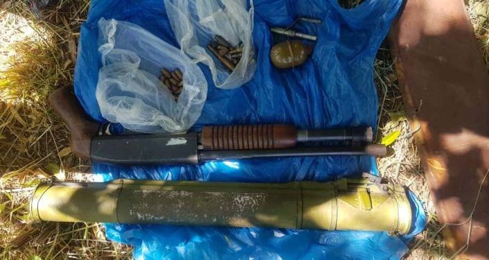 Изъятые огнестрельное оружие, боеприпасы и взрывное устройство у задержанного жителя столицы