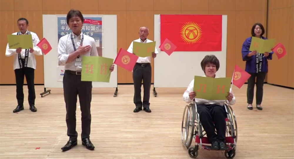 Япондордун кыргыз спортчусун колдоп Кыргызстандын гимнин ырдаган видеосу