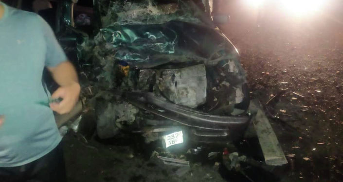 Последствие ДТП на 107-м км автодороги Бишкек-Нарын-Торугарт (село Нур), где столкнулись Honda Stepwagon и Mitsubishi Pajero