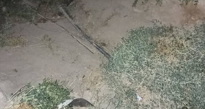 В Лейлекском районе Баткенской области пограничники обнаружили шланг для перекачки горюче-смазочных материалов в Таджикистан