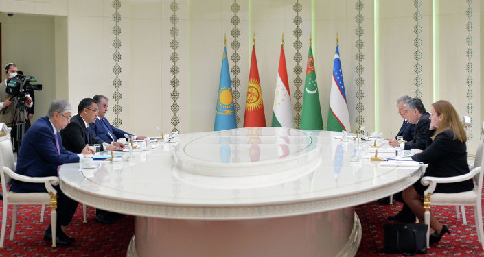 Президент Кыргызстана Садыр Жапаров участвует в Консультативной встрече глав государств Центральной Азии в Туркменистане. 06 августа 2021 года