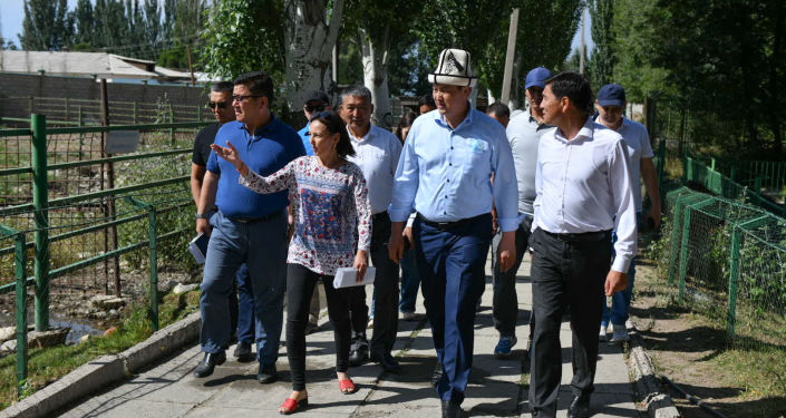 Председатель Кабинета Министров Кыргызстана Улукбек Марипов в рамках рабочей поездки в Иссык-Кульскую область посетил зоопарк Бугу Эне в городе Каракол