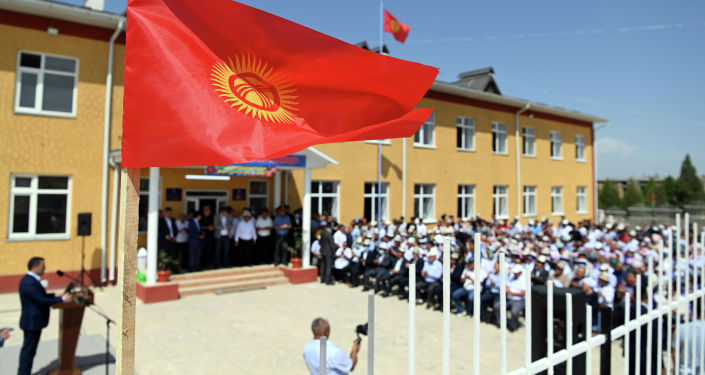 Здание школы в селе Максат Лейлекского района во время визита президента КР. 27 августа 2021 года Здание школы в селе Максат Лейлекского района во время визита президента КР. 27 августа 2021 года