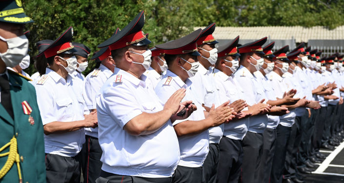 Сотрудники во время визита президента КР нового современного здания отдела внутренних дел Кадамжайского района . 28 августа 2021 года Сотрудники во время визита президента КР нового современного здания отдела внутренних дел Кадамжайского района . 28 августа 2021 года