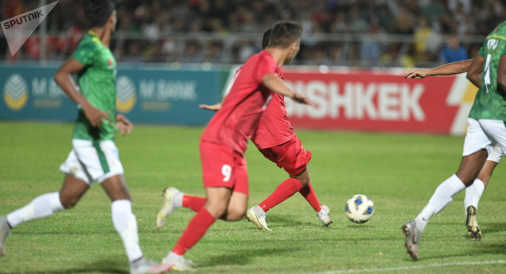 Кыргызстандык жаш футболчулар да Бангладеш командасын утуп алды