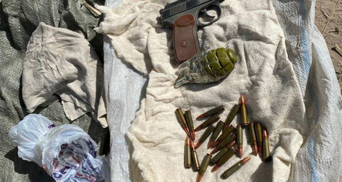 В Бишкеке обнаружен схрон оружия и боеприпасов В Бишкеке обнаружен схрон оружия и боеприпасов
