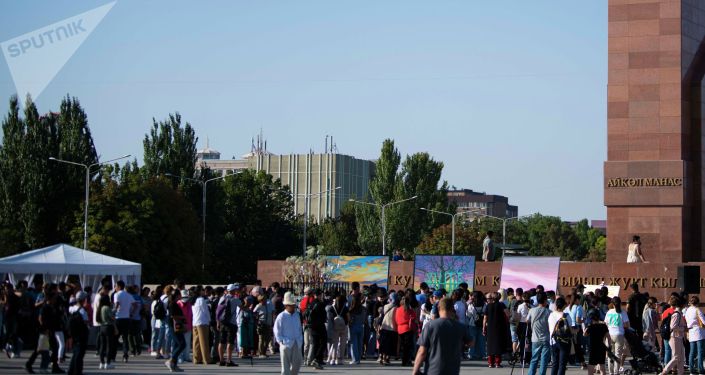 Акция Ветер перемен на площади Ала-Тоо в Бишкеке, организованная дочерью бывшего президента Алмазбека Атамбаева Алией Шагиевой