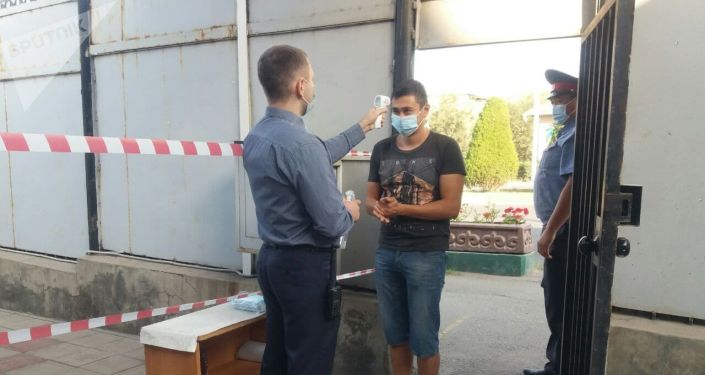 Голосование на выборах в Государственную Думу РФ на избирательном участке №8162 в Оше.