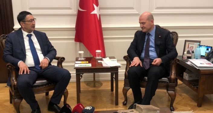 Министр чрезвычайных ситуации Бообек Ажикеев во время встречи с главой турецкого МВД Сулейманом Сойлу в Анкаре
