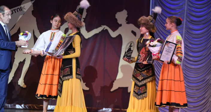 Награждение победителей  V среднеазиатской романсиады в Бишкеке