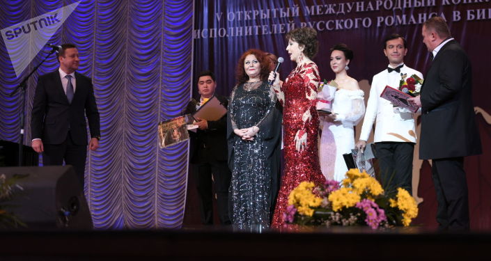 Награждение победителей  V среднеазиатской романсиады в Бишкеке