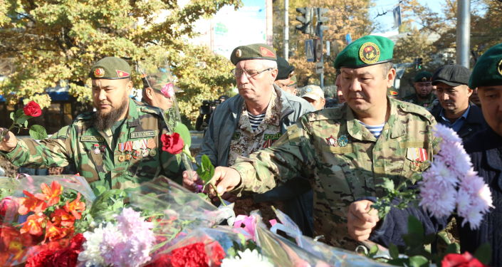 26 октября 2021 года в парке Победы города Бишкек прошла церемония возложения венков к монументу памяти Воинов баткенцев