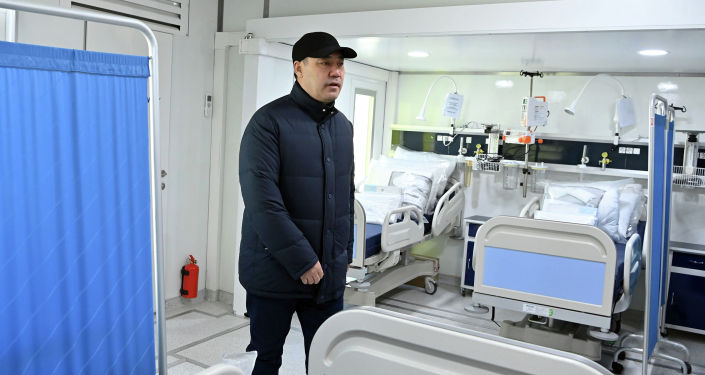 Президент Кыргызстана Садыр Жапаров на церемонии открытия мульти-диагностической мобильной клиники в городе Кемин Чуйской области