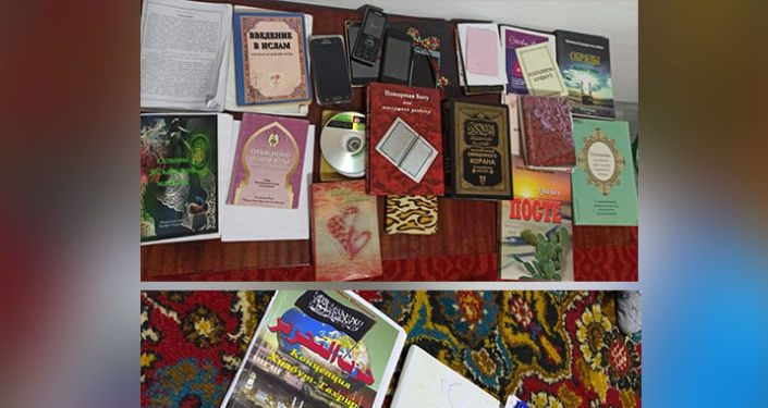 Запрещенная литература, изъятая у задержанных лидеров и активных членов подпольных групп религиозно-экстремистской организации Хизб ут-Тахрир в Бишкеке. 10 ноября 2021 года