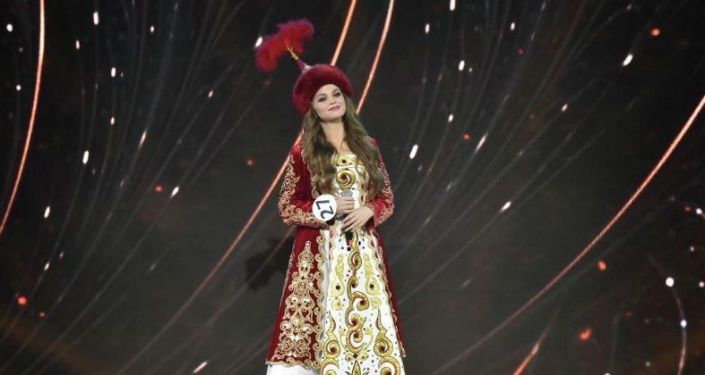 Участница финала конкурса Мисс Казахстан — 2021 в Алматы. 16 ноября 2021 года
