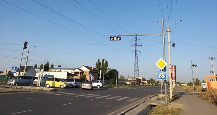 В Бишкеке для обеспечения безопасности дорожного движения установлено 18 транспортных и 5 пешеходных светофоров