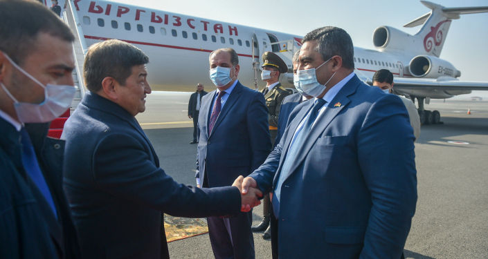 Председатель кабинета министров Акылбек Жапаров прибыл в город Ереван с рабочим визитом, для участия в очередном заседании Евразийского межправительственного совета (ЕМПС). 18 ноября 2021 года