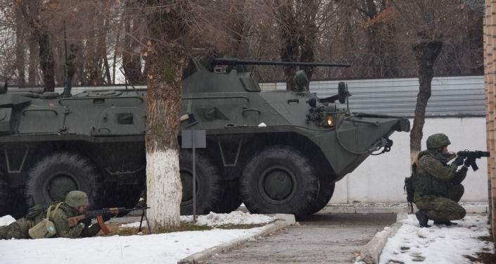 Подразделение противодействия терроризму российской военной базы в Канте в ходе тренировки отразило атаку условного противника на контрольно-пропускной пункт (КПП)