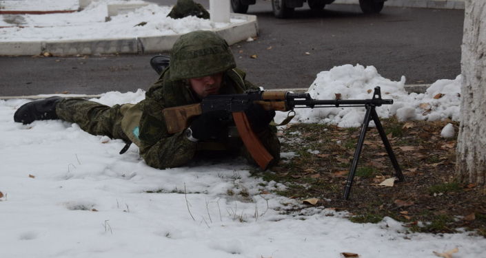 Подразделение противодействия терроризму российской военной базы в Канте в ходе тренировки отразило атаку условного противника на контрольно-пропускной пункт (КПП)