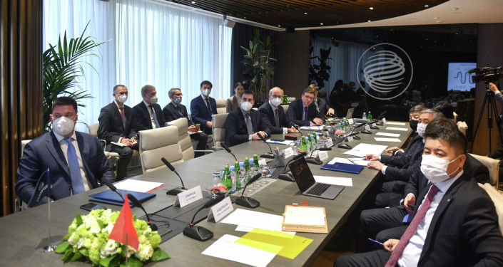 Встреча председателя кабинета министров Акылбека Жапарова с первыми вице-президентами, членами правления АО Газпромбанк, в рамках рабочего визита в город Москву. 22 ноября 2021 года