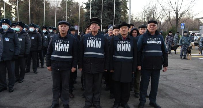 Состоялся развод-инструктаж органов внутренних дел Бишкекского гарнизона на Старой площади Бишкека, в преддверии выборов ЖК. 25 ноября 2021 года