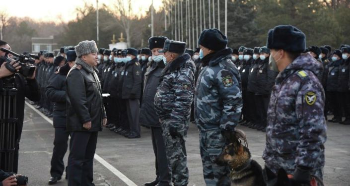 Состоялся развод-инструктаж органов внутренних дел Бишкекского гарнизона на Старой площади Бишкека, в преддверии выборов ЖК. 25 ноября 2021 года