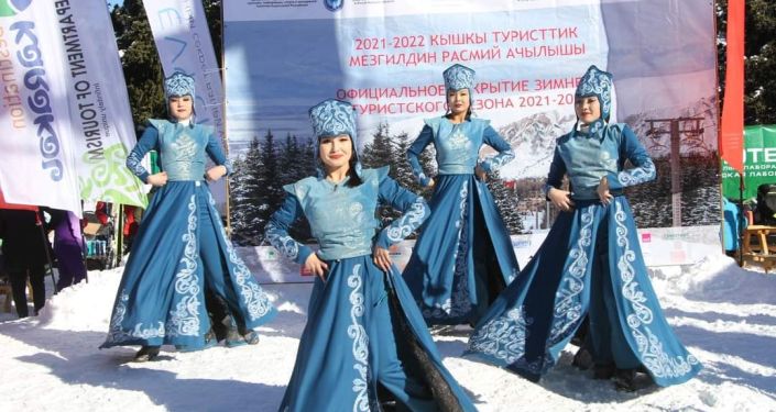 Церемония открытия зимнего туристического сезона 2021-2022 годов в Кыргызстане на горнолыжном комплексе Каракол в Иссык-Кульской области