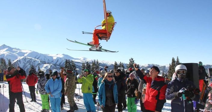 Церемония открытия зимнего туристического сезона 2021-2022 годов в Кыргызстане на горнолыжном комплексе Каракол в Иссык-Кульской области