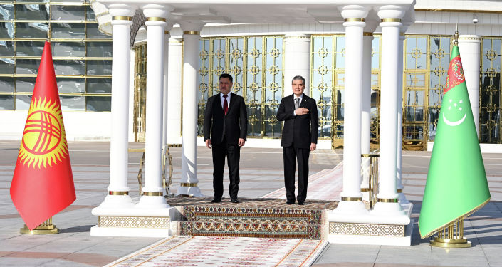 Президент Кыргызской Республики Садыр Жапаров в рамках участия в 15-м Саммите Организации экономического сотрудничества (ОЭС) в городе Ашхабад встретился с президентом Туркменистана Гурбангулы Бердымухамедовым. 28 ноября 2021 года