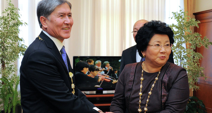 Экс-президенты Кыргызстана Роза Отунбаева Алмазбек Атамбаев. Архивное фото
