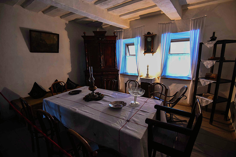 Гостиная комната в доме отца Михаила Фрунзе Василия Михайловича Фрунзе.