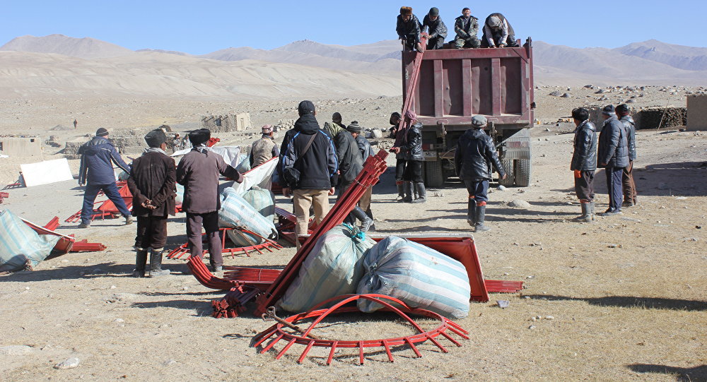 В Кыргызстан переехали 33 памирских кыргыза, их расселят в Нарыне