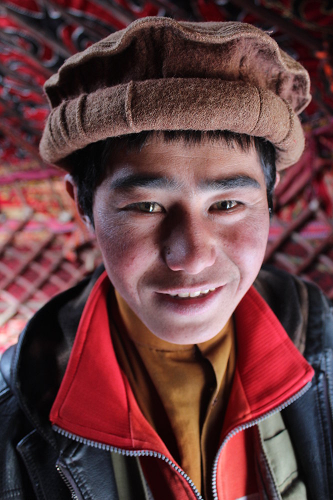 Киргиз мальчик. Киргизы. Киргизы мужчины. Киргизы внешность. Киргизия киргизы.