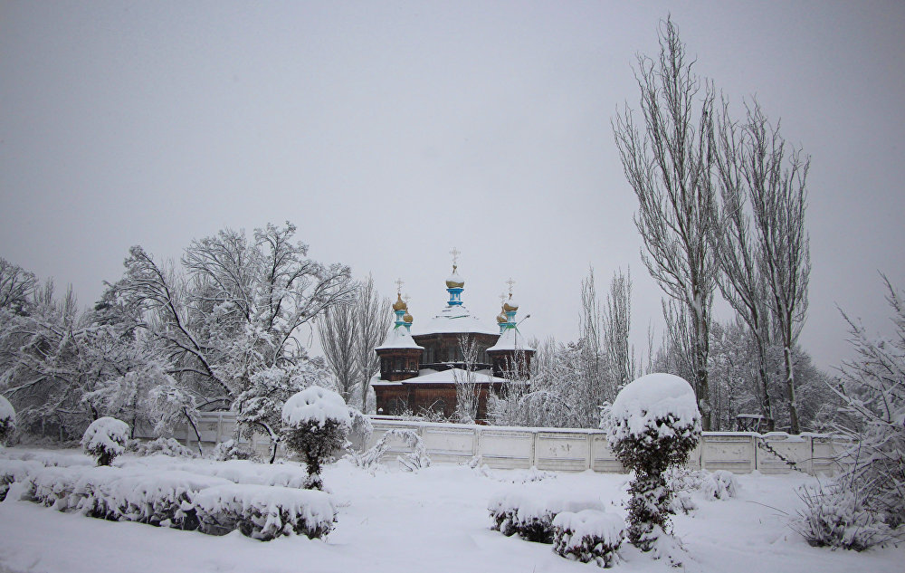 Погода каракол. Снежный город Каракол. Храм Каракол. Церковь Каракол зимой. Город Каракол зимой.